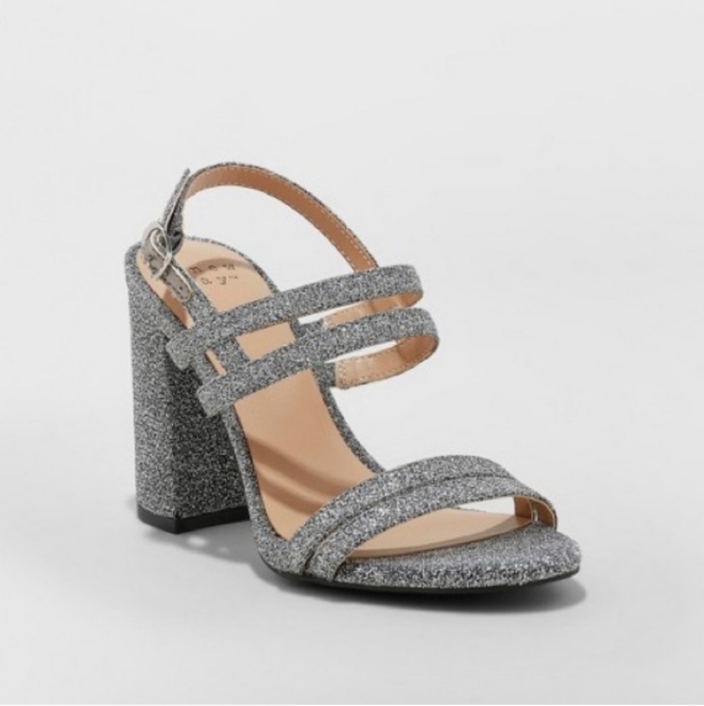 SILVER SHOES SIZE 8